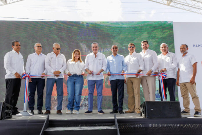 Abinader inaugura varias obras en el Sur y en el Cibao