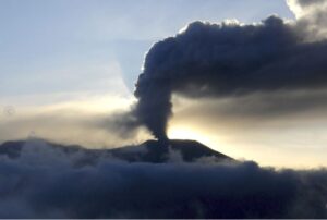 Volcán Monte Marapi en Indonesia