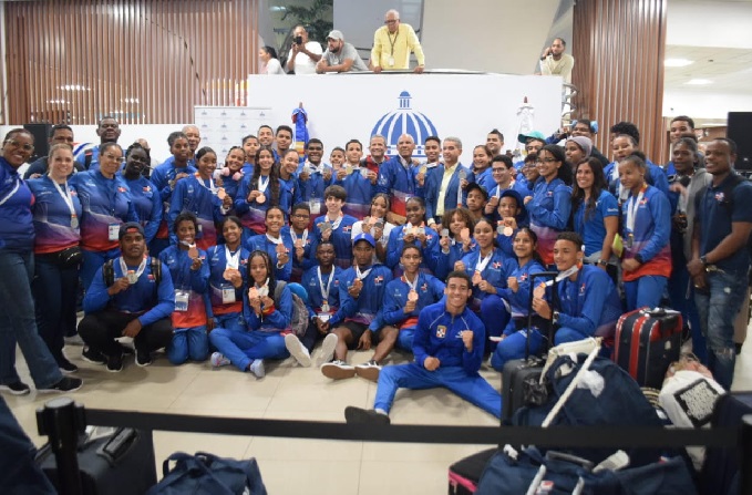 Miderec recibe delegación atletas compitieron en Juegos Escolares