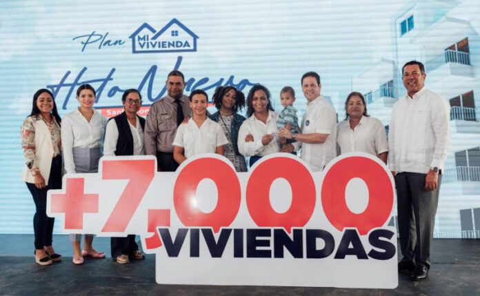 Gobierno establece récord histórico al entregar más de 7,000 viviendas a través del MIVED