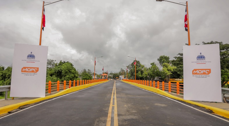 El Gobierno entrega puentes en zonas de Puerto Plata y La Vega