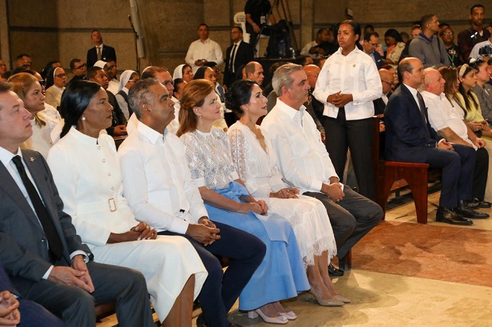 Abinader asiste a eucaristía en honor a la Virgen de la Altagracia