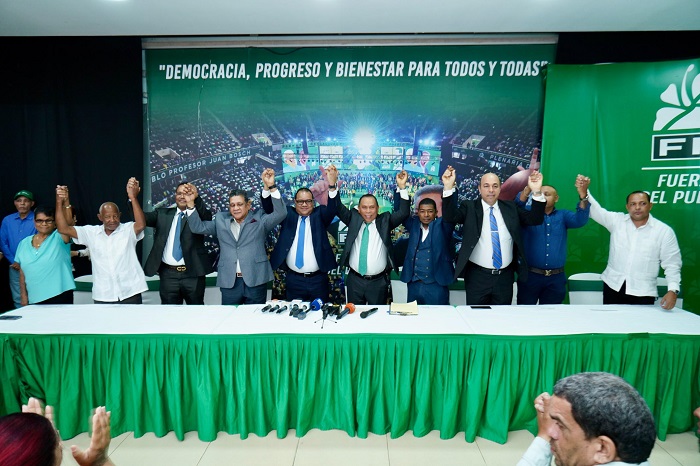 Exmiembros del PRM se juramentan en la Fuerza del Pueblo