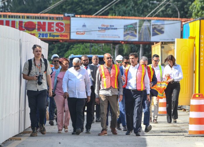MOPC informa trabajos realiza en paso a desnivel de la 27 de Febrero
