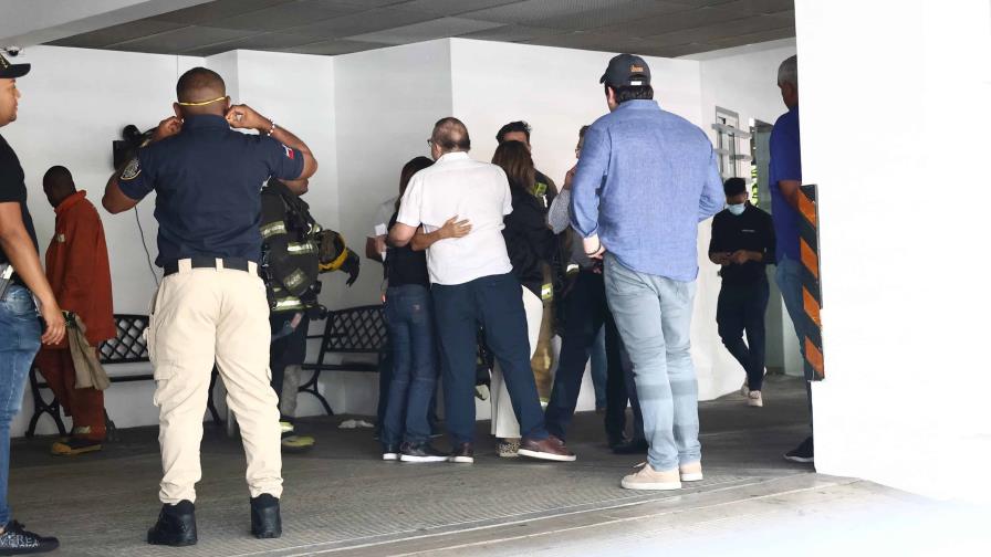 Mueren intoxicados por fumigación una mujer y su bebé en Piantini