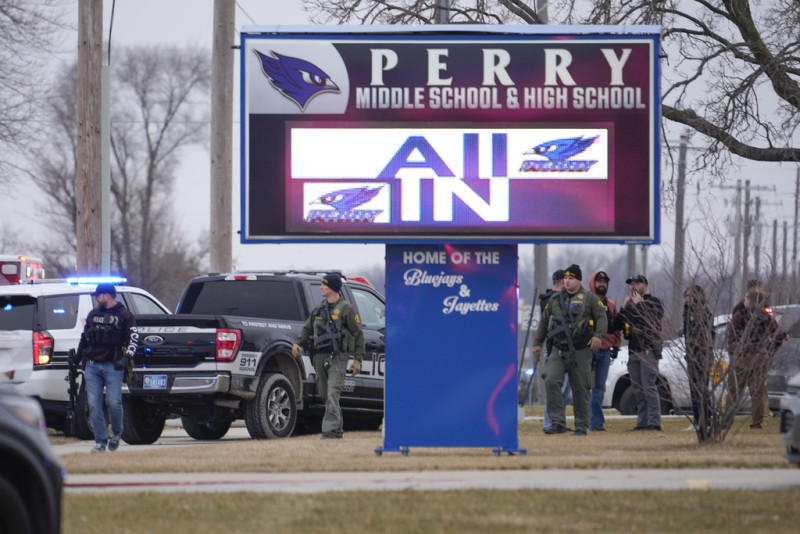 La policía responde a la escuela secundaria Perry en Perry, Iowa, el jueves 4 de enero de 2024ANDREW HARNIK
