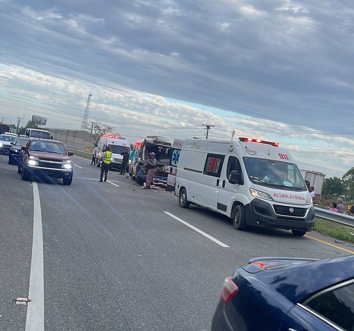 911 coordina asistencia a afectados de accidente de tránsito en Guayacanes