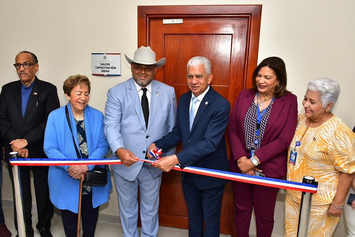 Ricardo de los Santos inaugura Salón de Capacitación para empleados del Senado