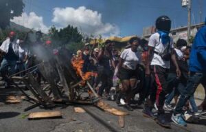 haitianos-protestan-7782c63b-focus-0-0-375-240