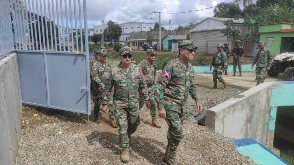 Ministro de Defensa supervisa labores en la fronteraMinistro de Defensa supervisa labores en la frontera