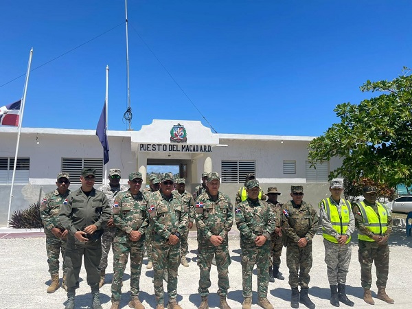 Comandante General de la Armada supervisa zona Este mediante el “Operativo Semana Santa 2024”