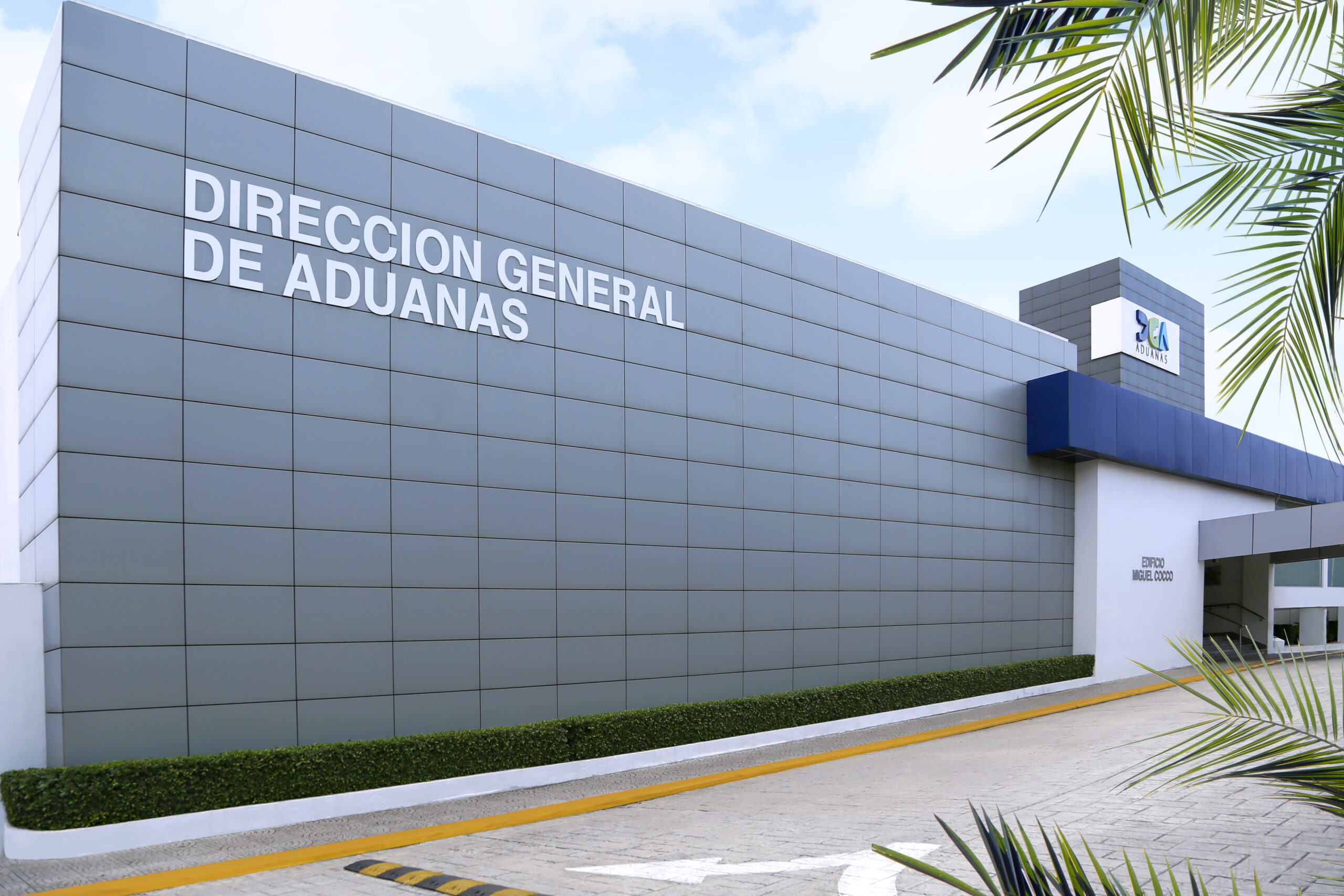 Dirección Aduanas certifica 22 empresas