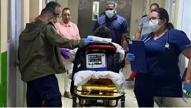 Trasladan a Hospital de Boston joven quemado durante Carnaval de Salcedo