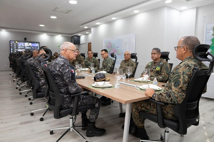 Comandante del Ejército realiza reunión para fortalecer la Seguridad Ciudadana