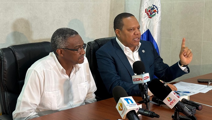 Eddy Alcántara junto a Fidel Del Rosario