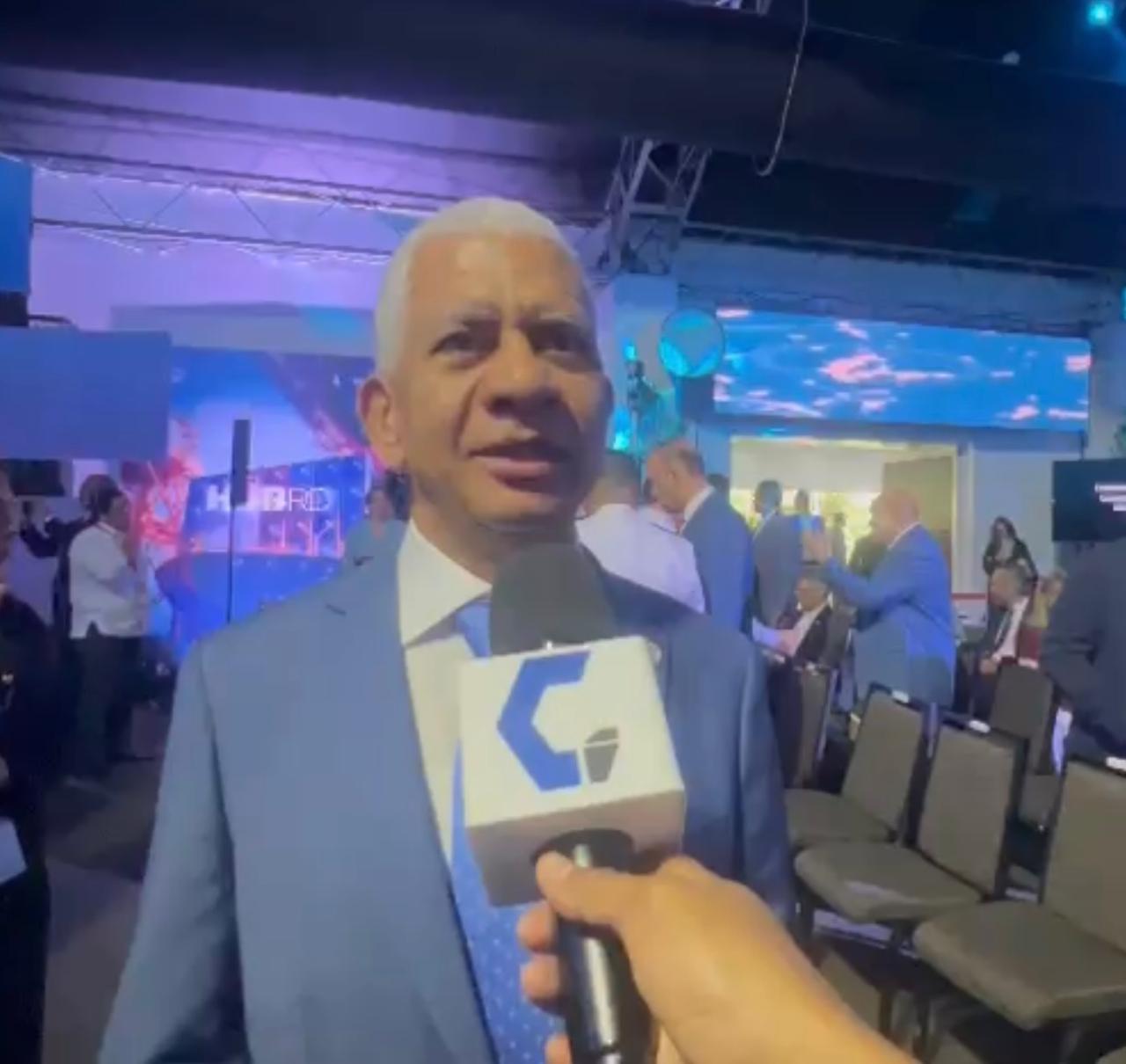 Presidente del Senado dice encuestas arrojan que Abinader ganará con un 70%