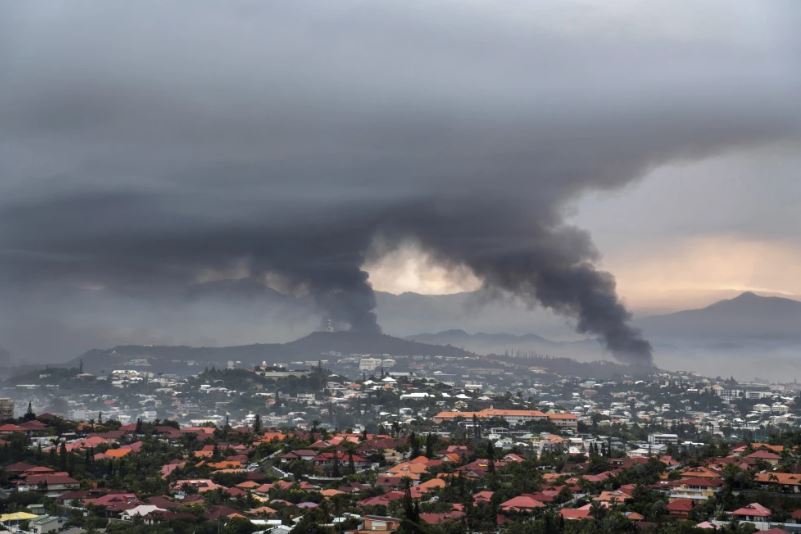 Francia levantará el estado de emergencia; permitirá diálogo político en Nueva Caledonia