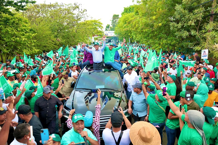 Calles de Salcedo se desbordaron de personas en apoyo a Leonel y a candidatos de Rescate RD