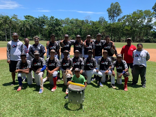 Los entrenadores Deivy Cid, Jamba Y Rojas junto a los jugadores de la academia Born to Play (Edgar Mercedes).