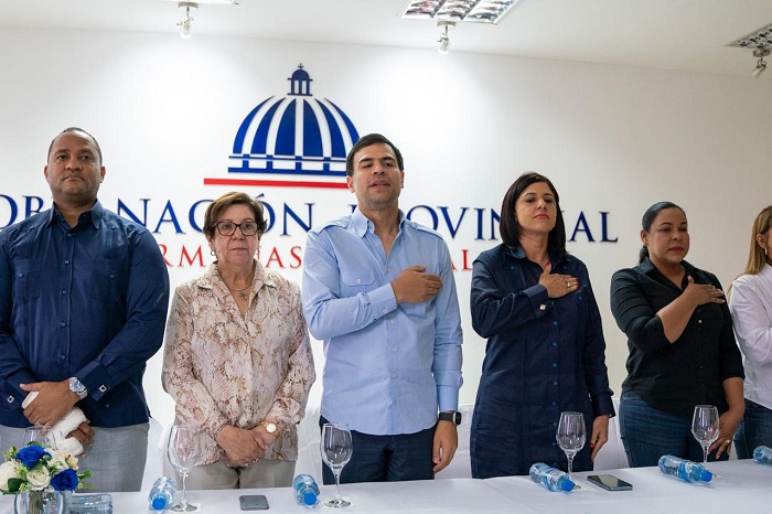 Roberto Ángel encabeza reunión de trabajo con autoridades de Hermanas Mirabal; afectada por aguaceros
