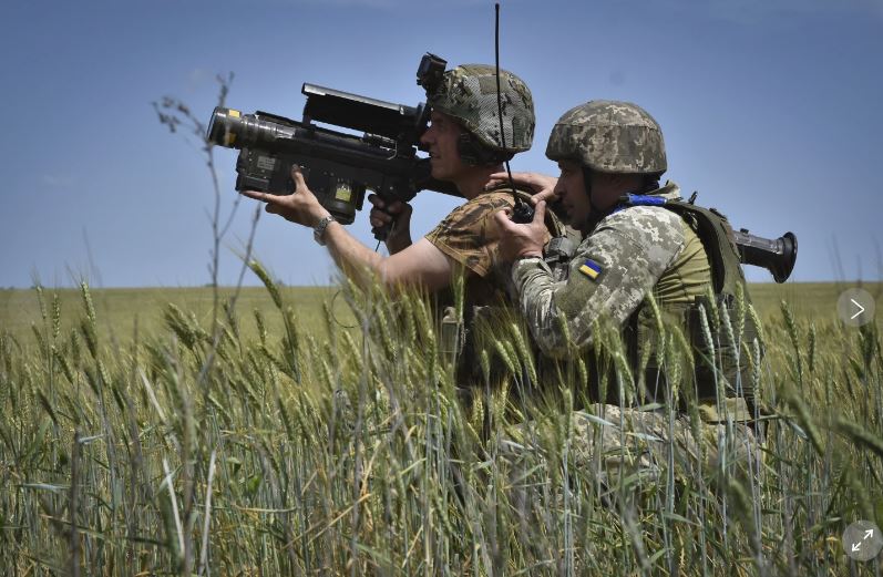 El jefe del ejército ucraniano dice que Rusia está aumentando sus tropas en la crítica región de Járkov