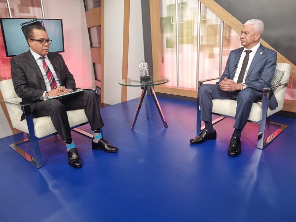 Critica “Método de Hondt” en elección de diputados, y favorece tope en exoneración a congresistas