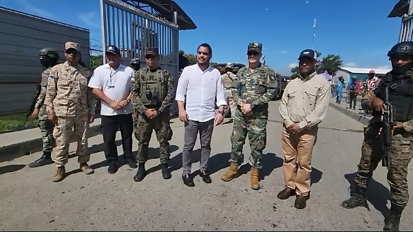 Comisión de DGA realiza visita de supervisión en colecturía de Dajabón