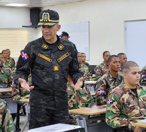 Presidente DNCD visita “El CRECAAB”; supervisa ciclo capacitación de aspirantes agentes