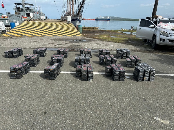 En Peravia: Atrapan otra lancha con dos hombres a bordo y 469 paquetes cocaína