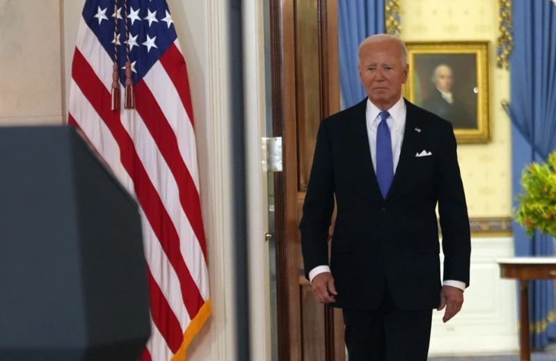 Legisladores demócratas divididos entre apoyar la campaña de Biden o activar la alarma