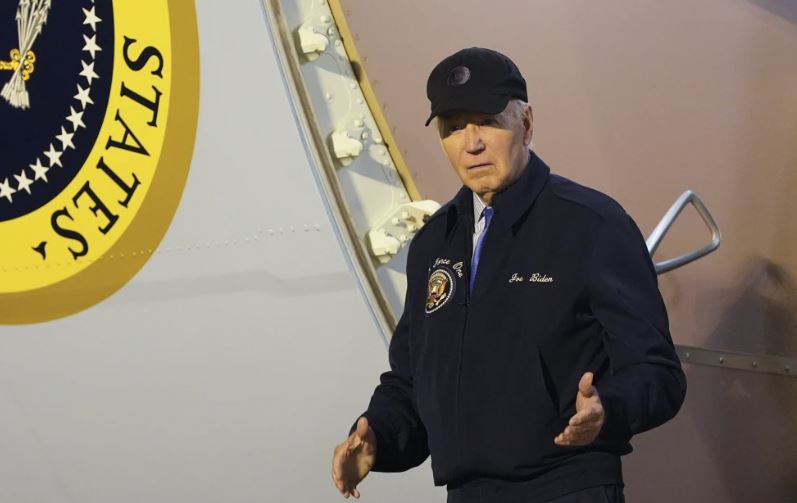 Demócratas hacen nuevo esfuerzo para que Biden reconsidere su candidatura a la reelección