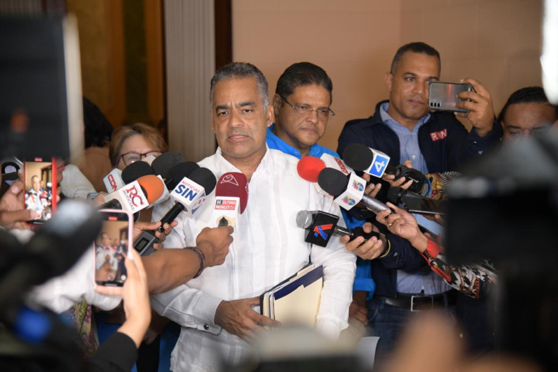 Autoridades mantendrán jornada laboral pese acercamiento de huracán Beryl