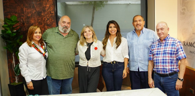 La Comisión Ejecutiva del PSOE en el país, Katy Guzmán Iván Armengou, (Pilar Cancela, directiva nacional del PSOE), Julia Muñoz Alegre, Rafael Díaz Cabral de y Ángel Pina.