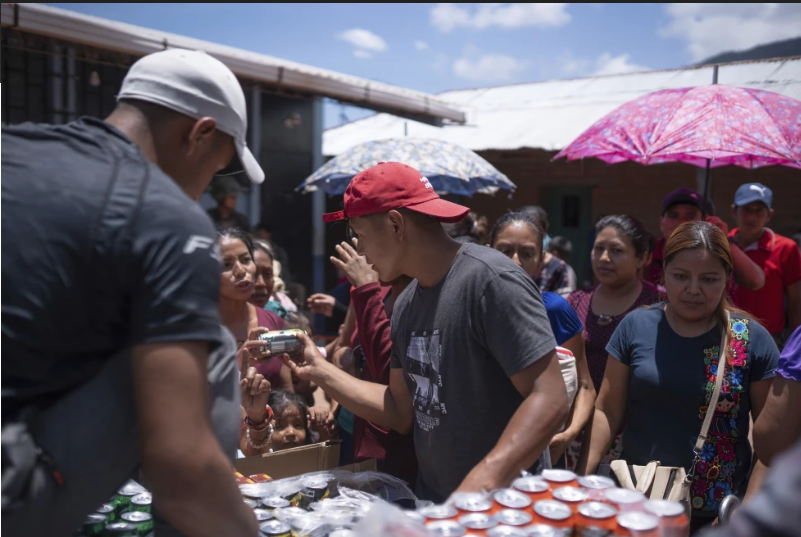 Presidente de México minimiza violencia que hizo que casi 600 mexicanos se refugiaran en Guatemala