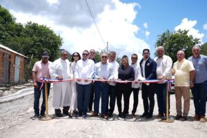 Corte de cinta que deja inaugurado los diferentes proyectos de electrificación rural