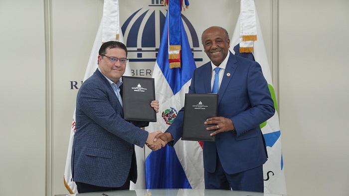 Eduardo Sanz Lovatón, director de Aduanas, y Antonio Almonte, ministro de Energía y Minas