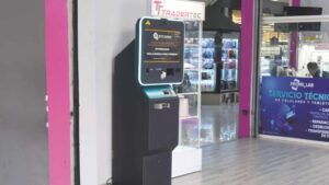 cajero automático para transacciones con criptomonedas