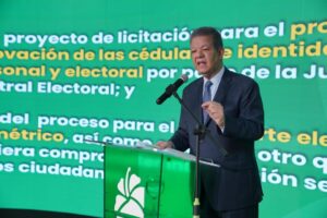Leonel Fernández alerta sobre amenazas a la seguridad y la privacidad de la gente