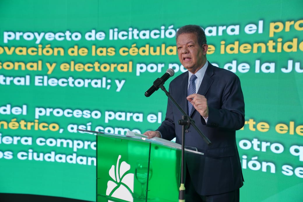 Leonel Fernández alerta sobre amenazas a la seguridad y la privacidad de la gente