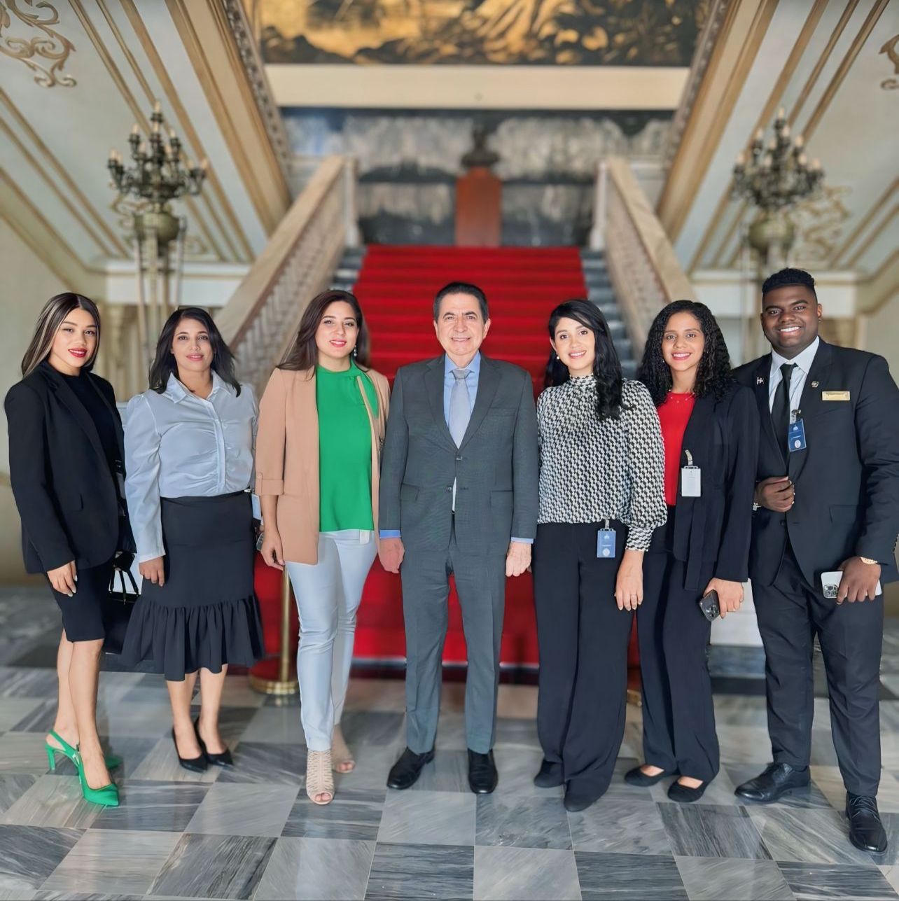 Comunicadoras Hispanas realizan encuentro con Enlace de las Iglesias en Palacio Presidencial