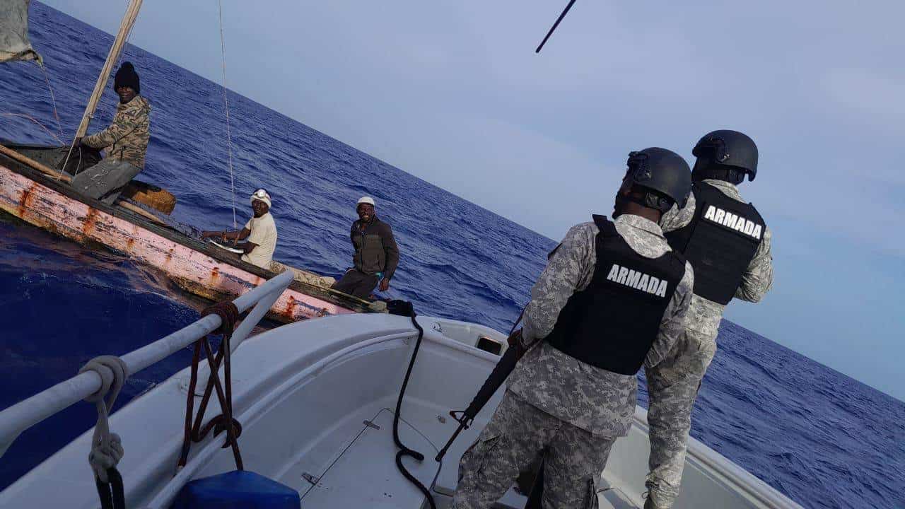 Armada apresa a 8 haitianos ilegales en Montecristi y Manzanillo