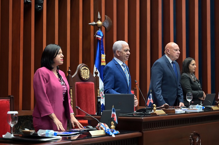 Senadores aprueban resolución para reconocer triunfo de Edmundo González en Venezuela