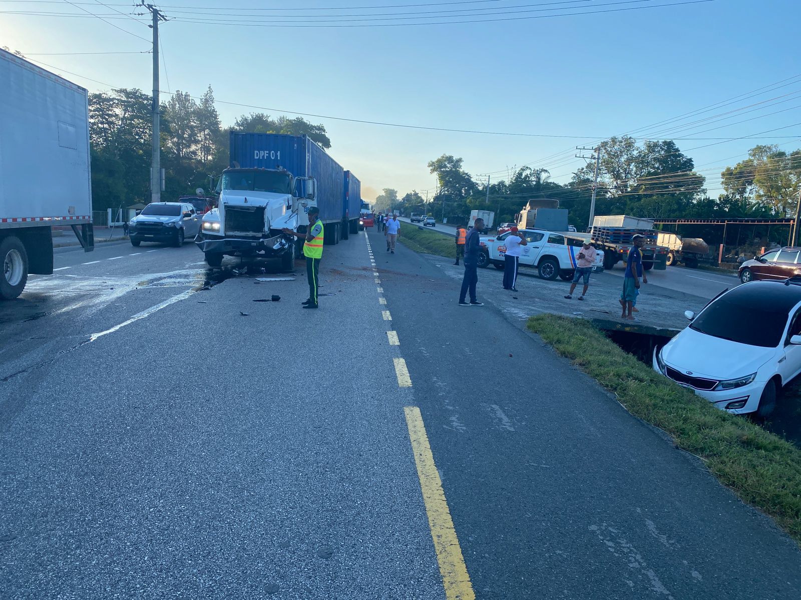 Sistema 911 coordina asistencia en accidente de tránsito múltiple en Monseñor Nouel