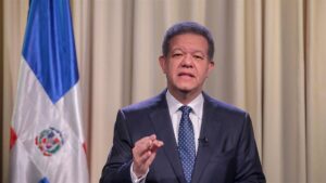 Leonel acusa de incoherente al gobierno del PRM: van más de 400 mil visas a haitianos en lo que va del 2024 pese a cierre de consulados