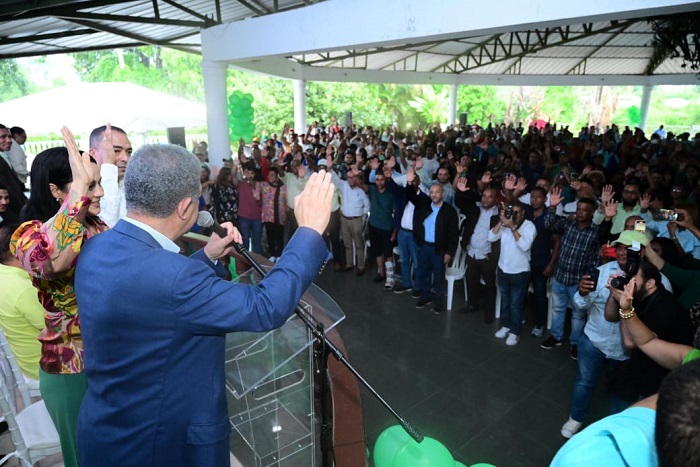 Leonel juramenta en la FP a excandidata a diputada del PLD de Puerto Plata