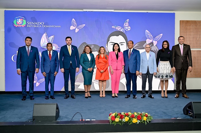 Colaboradores del Senado reciben la charla “El Amor No Duele”
