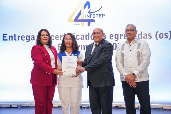 INFOTEP celebra graduación extraordinaria de 335 egresados como auxiliares de enfermería