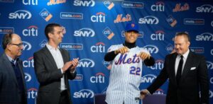 Juan Soto luego de firmar el contrato con los Mets de Nueva York AFP.