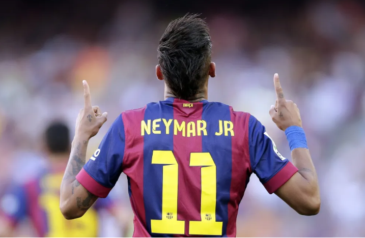 Neymar rechazó al Madrid por ir al FC Barcelona.