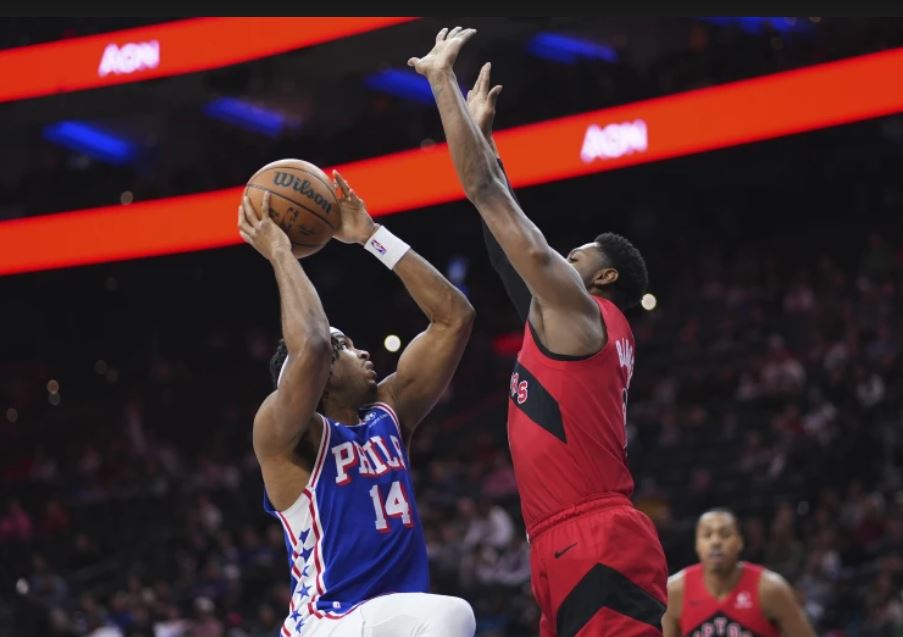 Barrett anota 31 y Raptors ganan 127-109 enviando a 76ers a octava derrota consecutiva